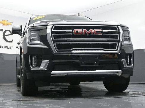 Used 2023 GMC Yukon SLT w/ SLT Premium Package AWD/4WD image 3
