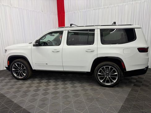 Used 2023 Jeep Wagoneer Series III w/ Premium Group I AWD/4WD image 5