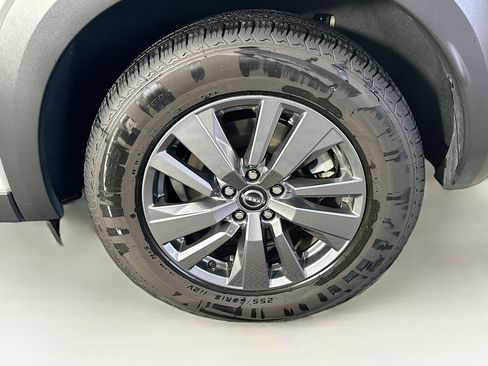 Used 2025 Nissan Pathfinder SV image 11