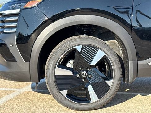 New 2026 Nissan Kicks SR image 5