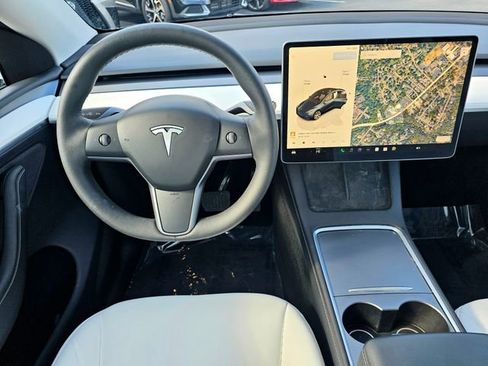 Used 2024 Tesla Model Y Long Range image 30