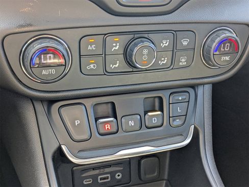 Used 2019 GMC Terrain SLE w/ Driver Convenience Package image 23