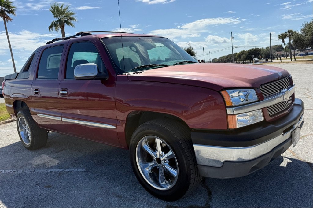 Used 2004 Chevrolet Avalanche 2WD image 3