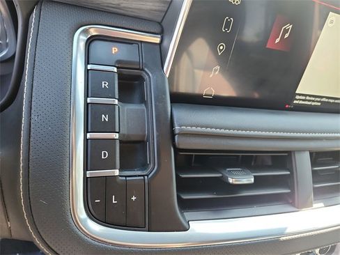 Certified 2024 GMC Yukon SLT w/ SLT Luxury Package image 29