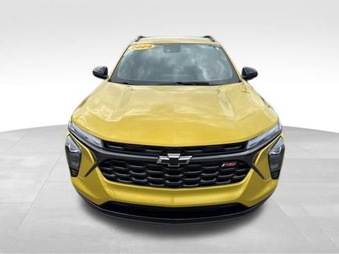 Used 2024 Chevrolet Trax RS w/ Driver Confidence Package FWD image 2