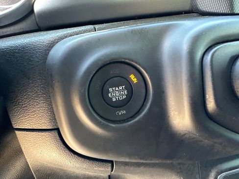 Used 2018 Jeep Wrangler Unlimited Sport S AWD/4WD image 11