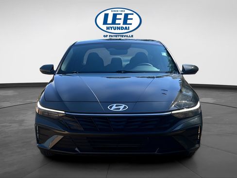 Certified 2024 Hyundai Elantra SE FWD image 2