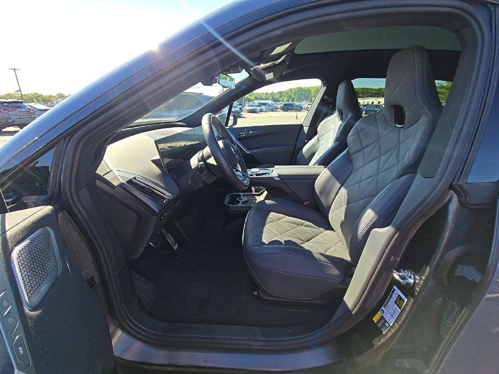 Used 2026 BMW iX xDrive60 w/ M Sport Package AWD/4WD image 14
