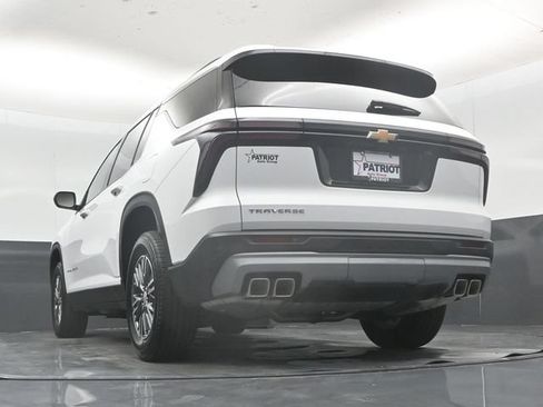 Used 2026 Chevrolet Traverse LT FWD image 49