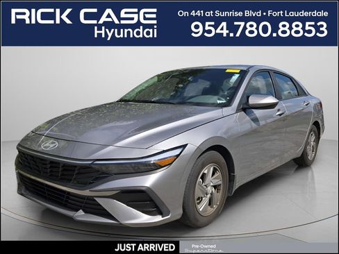 Used 2025 Hyundai Elantra SE FWD image 1