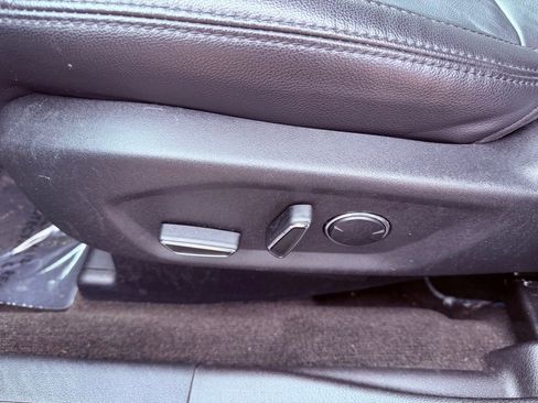 Used 2017 Ford Explorer XLT w/ Equipment Group 202A image 20