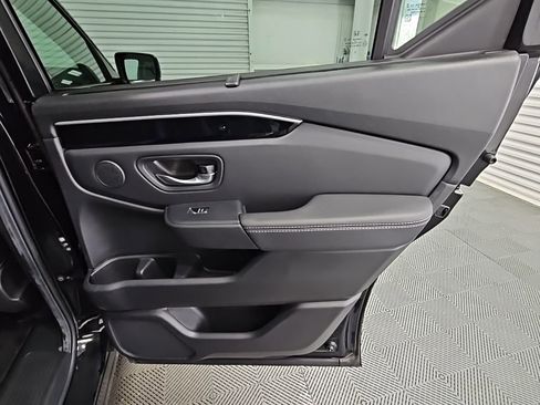 Used 2025 Honda Pilot EX-L image 37