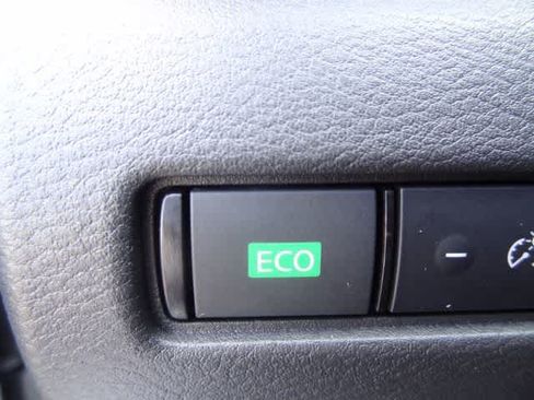 Used 2025 Nissan Sentra SV FWD image 16