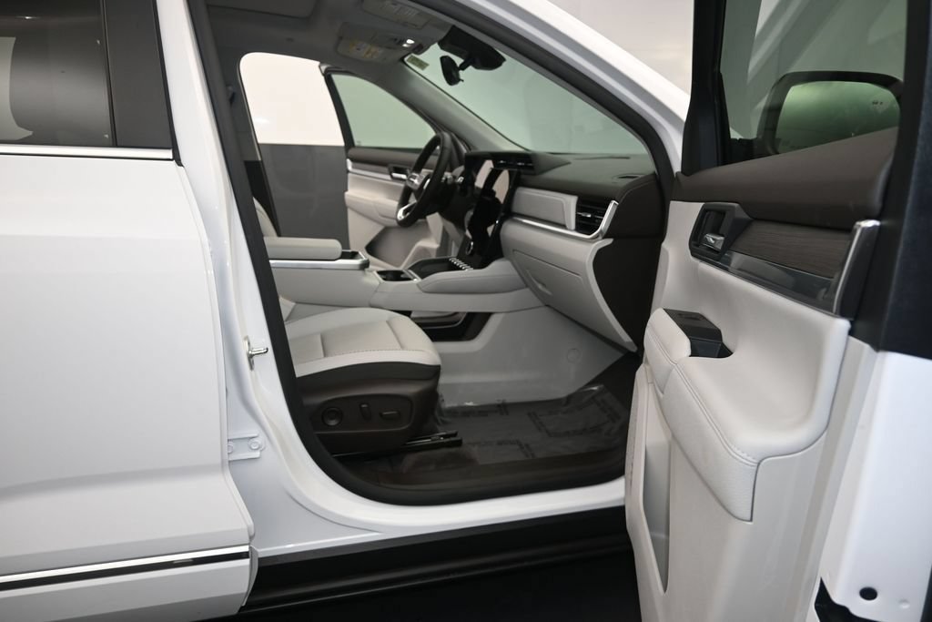 Used 2026 GMC Terrain Denali w/ LPO, Floor Liner Package AWD/4WD image 12