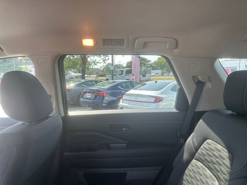 Used 2025 Nissan Pathfinder SV AWD/4WD image 31