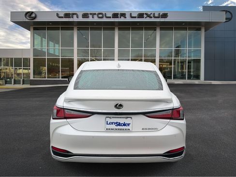 Used 2025 Lexus ES 300h w/ Technology Package image 4