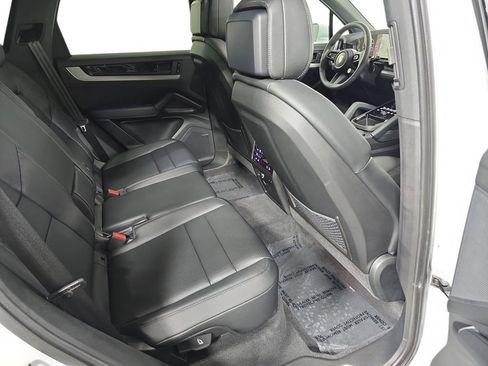 Certified 2025 Porsche Cayenne AWD/4WD image 26