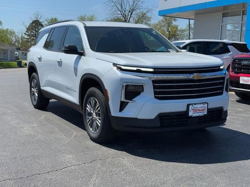 New 2026 Chevrolet Traverse LT FWD image 2