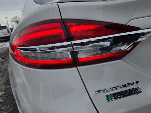 Used 2017 Ford Fusion Energi Platinum FWD image 13