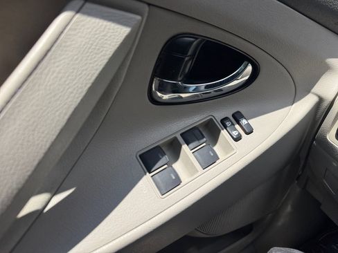 Used 2011 Toyota Camry LE FWD image 29