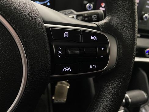 Used 2025 Kia Sportage LX image 17