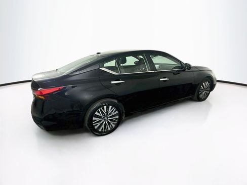 Used 2025 Nissan Altima 2.5 SV FWD image 10