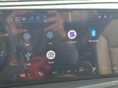 New 2026 Chevrolet Traverse LT w/ Sun and Wheel Package FWD image 29