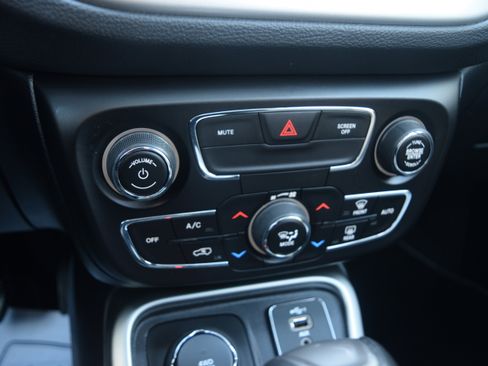 Used 2021 Jeep Compass Latitude w/ Sun and Sound Group image 11