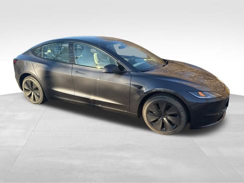 Used 2024 Tesla Model 3 Standard Range image 2
