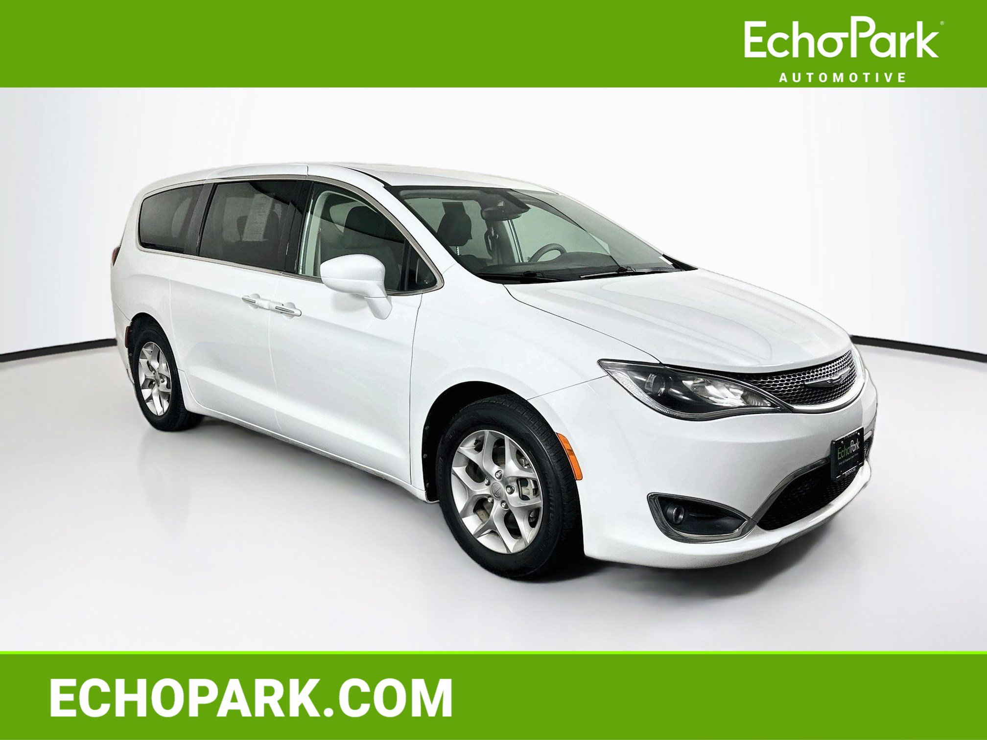 Used 2018 Chrysler Pacifica Touring Plus w/ Tire & Wheel Group FWD image 1