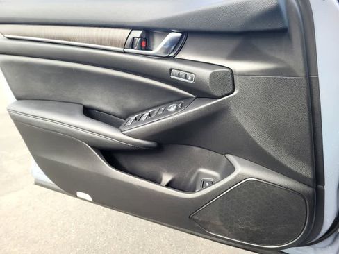 Used 2022 Honda Accord Touring image 17