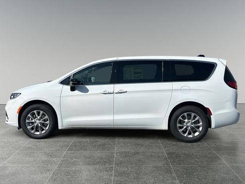 New 2026 Chrysler Pacifica Select AWD/4WD image 2