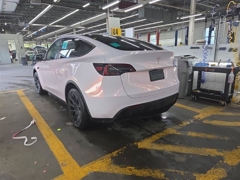 Used 2024 Tesla Model Y Long Range AWD/4WD image 2