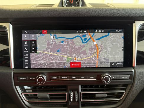 Used 2021 Porsche Macan AWD/4WD image 11