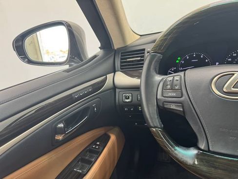 Used 2017 Lexus LS 460 w/ Comfort Package RWD image 24