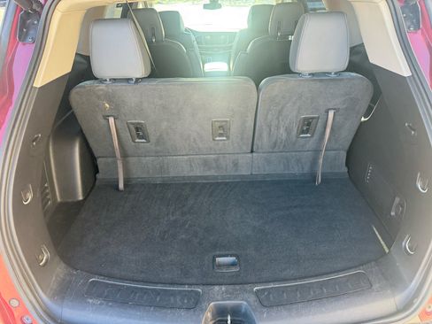 Used 2018 Buick Enclave Essence image 9