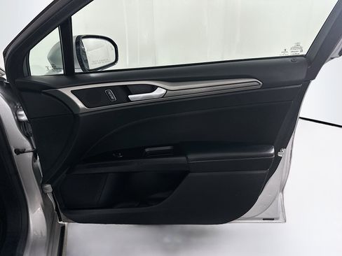 Used 2017 Ford Fusion SE image 30