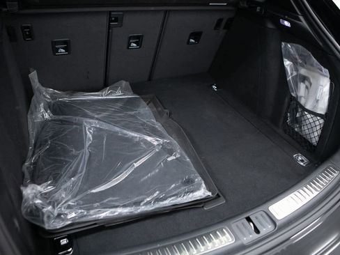 Certified 2023 Porsche Macan image 31