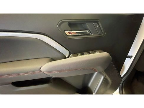 New 2025 Chevrolet Colorado Z71 image 9