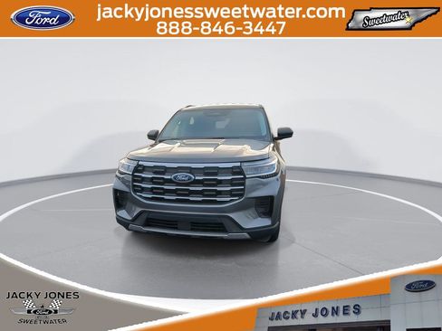 Certified 2025 Ford Explorer Active image 3