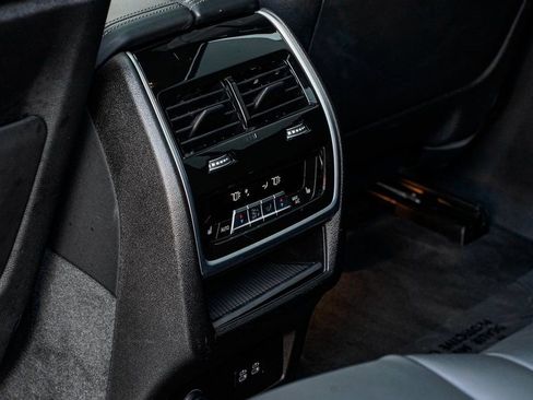 Used 2025 BMW X7 M60i w/ Executive Package image 20