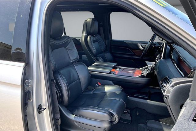 Used 2019 Lincoln Navigator Reserve AWD/4WD image 30