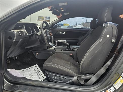 Used 2018 Ford Mustang GT RWD image 13