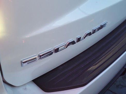 Certified 2023 Cadillac Escalade ESV Premium Luxury Platinum AWD/4WD image 5