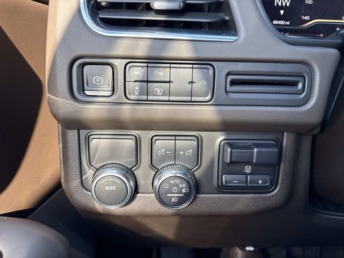 Used 2022 GMC Yukon SLT w/ SLT Luxury Package image 23