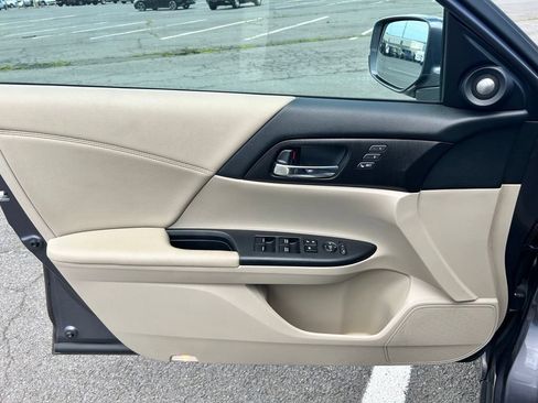 Used 2015 Honda Accord EX-L image 19