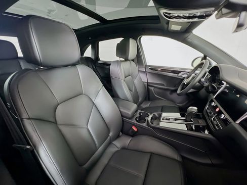 New 2026 Porsche Macan image 30