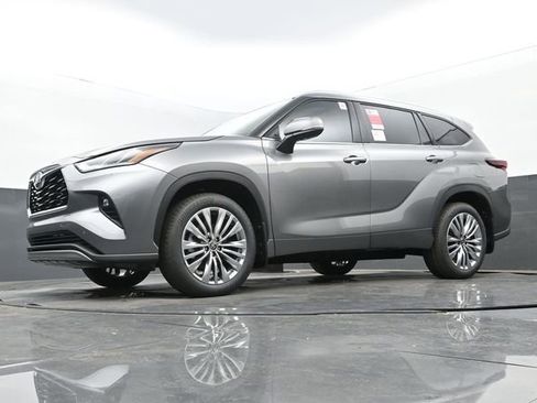 New 2026 Toyota Highlander Platinum AWD/4WD image 28