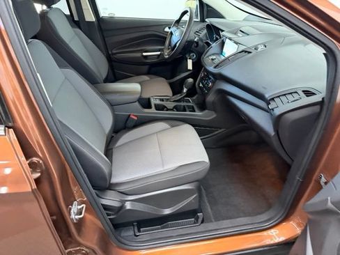 Used 2017 Ford Escape SE w/ Equipment Group 201A AWD/4WD image 37
