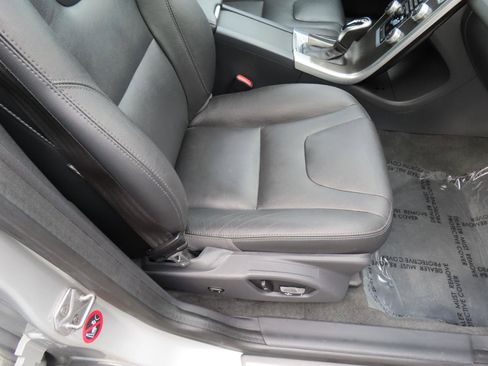 Used 2015 Volvo XC60 T6 AWD/4WD image 22